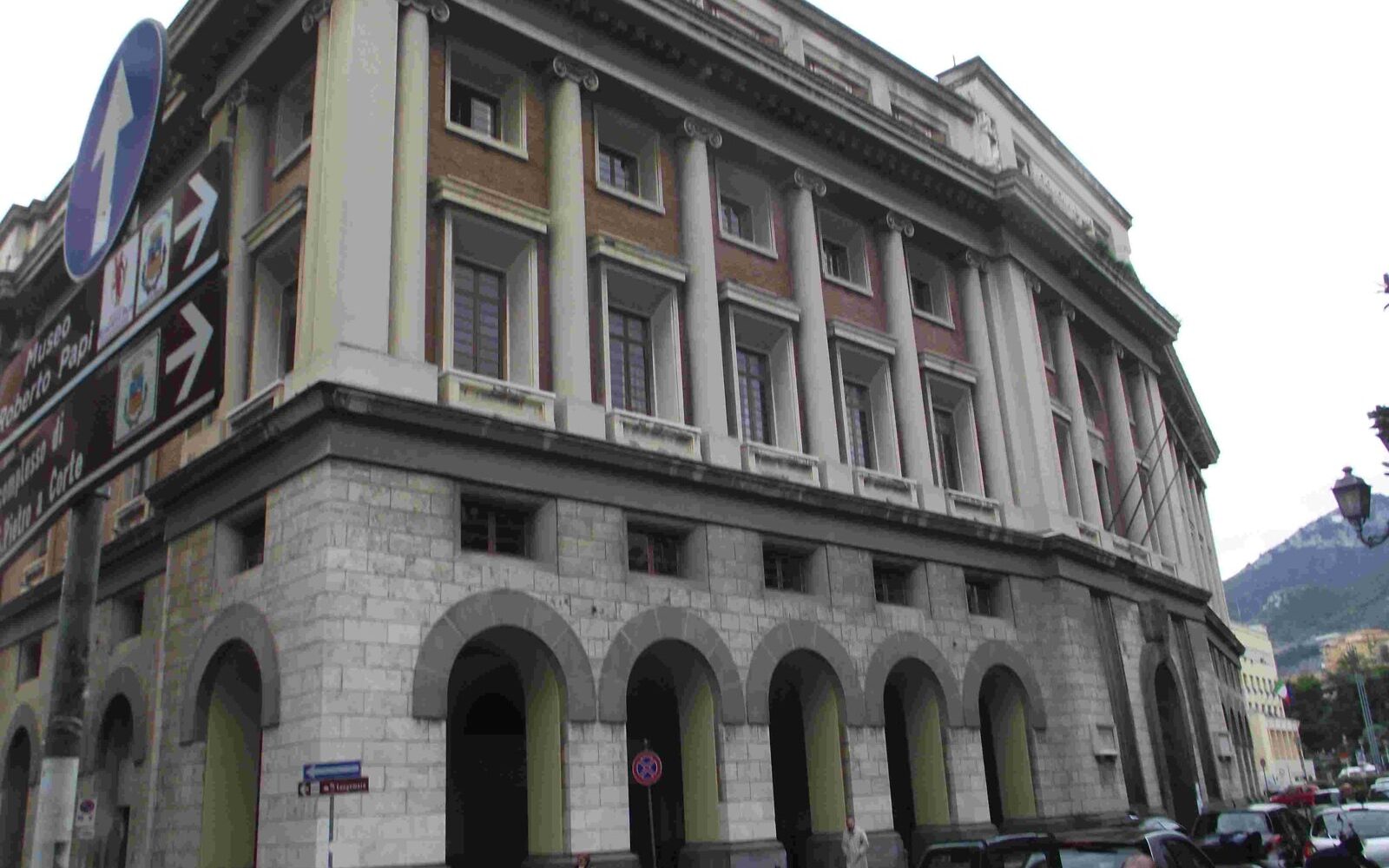 Il Comune di Salerno chiarisce le posizioni sul Grand Hotel Salerno