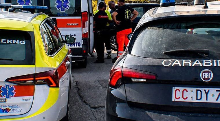 Tensione a Pontecagnano, uomo minaccia di togliersi la vita con un coltello