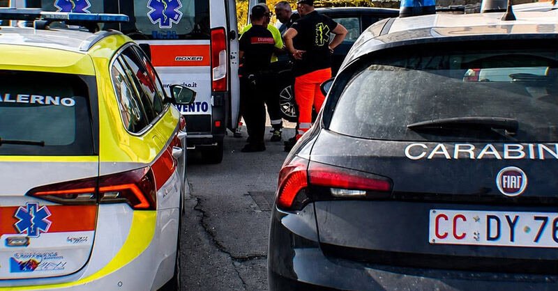 Tensione a Pontecagnano, uomo minaccia di togliersi la vita con un coltello