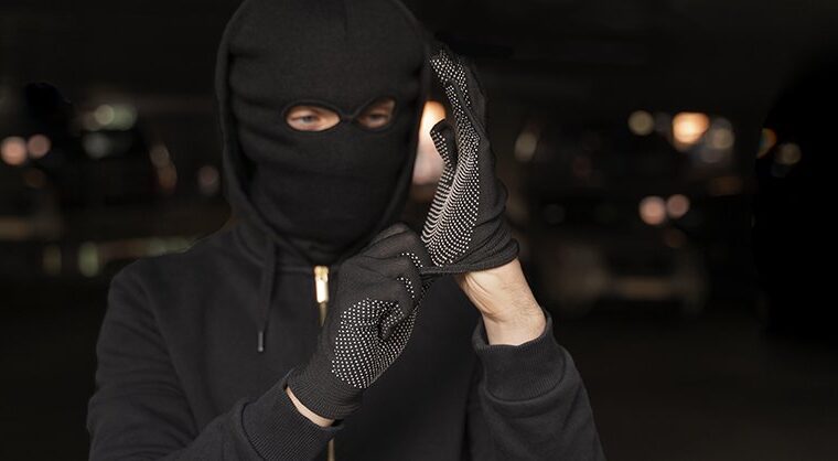 Paura ad Altavilla Silentina: proprietario aggredito durante un furto, indagini in corso