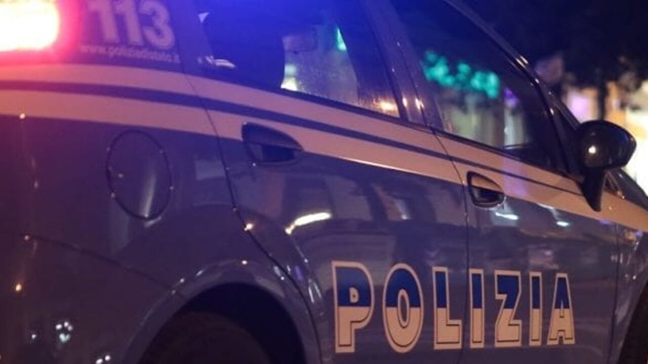Esplosione di ordigno all’esterno di un’azienda di trasporto a Salerno
