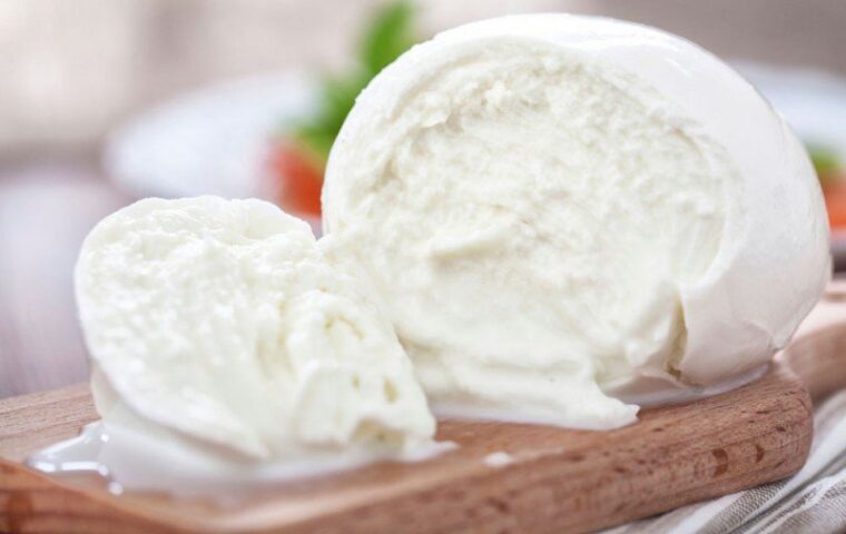 Farmacista salva ragazzo soffocato da mozzarella sulla pizza a Agropoli