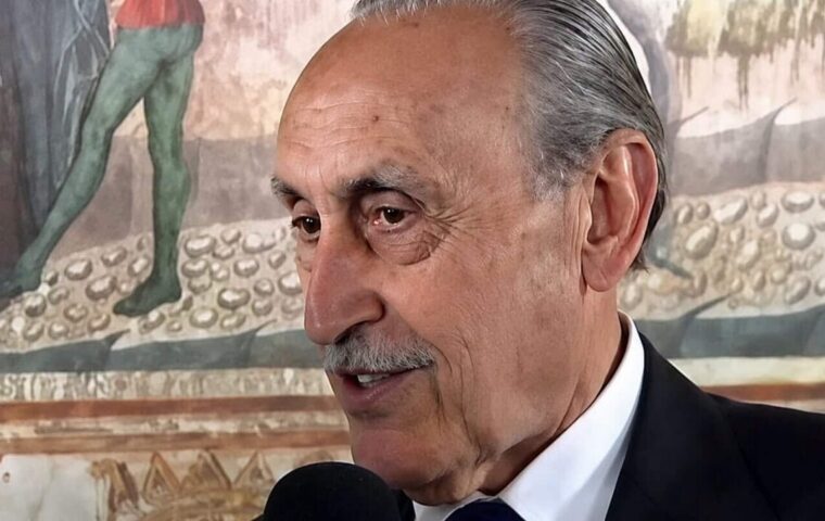 L’assenza del gonfalone di Giffoni Valle Piana nei funerali di Michele Pinto suscita amarezza