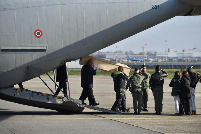 Aeroporto di Napoli chiuso a novembre: voli spostati a Salerno Costa d’Amalfi