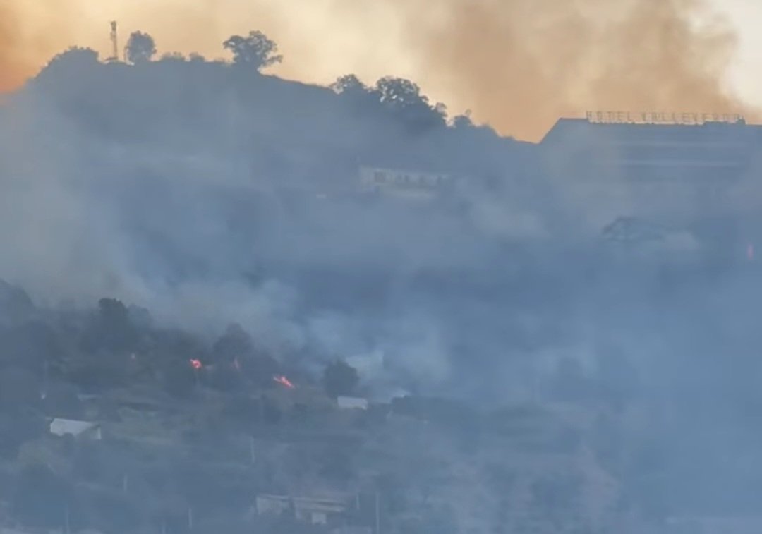 Incendio a Corbara vicino al Telegrafo: fiamme sul promontorio di via Esterna Chiunzi