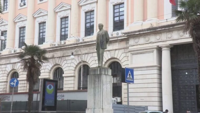 Salerno, inizia il restauro della statua di Giovanni Amendola