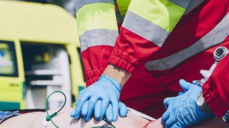 Palinuro, 64enne di Scafati soccorsa dopo arresto cardiaco in birrificio grazie a due sanitari