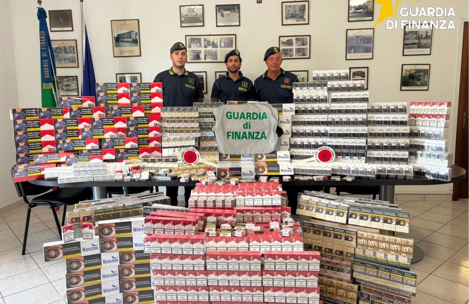 GdF sequestra 5.000 pacchetti di sigarette e arresta un uomo a Salerno