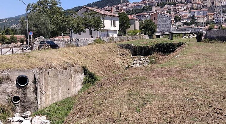 Manutenzione del torrente Fabbricato a Padula: il Consorzio di Bonifica garantisce sicurezza e tutela del territorio