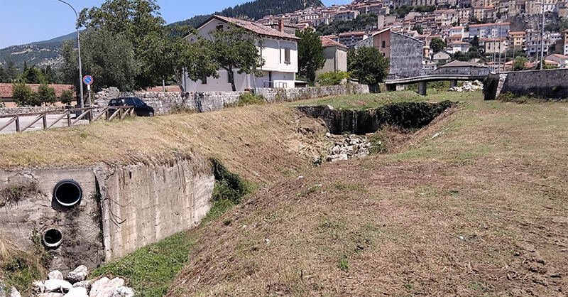 Manutenzione del torrente Fabbricato a Padula: il Consorzio di Bonifica garantisce sicurezza e tutela del territorio