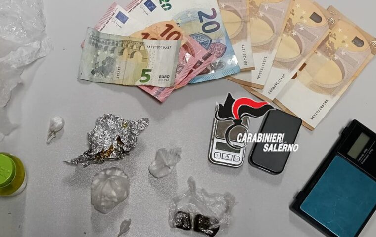 Arrestato a Polla 48enne con droga e contanti: sequestrati 22 grammi di sostanze stupefacenti