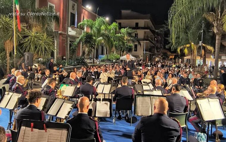 Concerto della Fanfara della Polizia di Stato a Battipaglia: un successo straordinario per musica e solidarietà