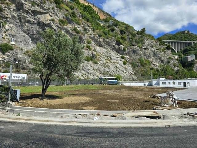 De Luca presenta i lavori di riqualificazione alla rotatoria di via Ligea