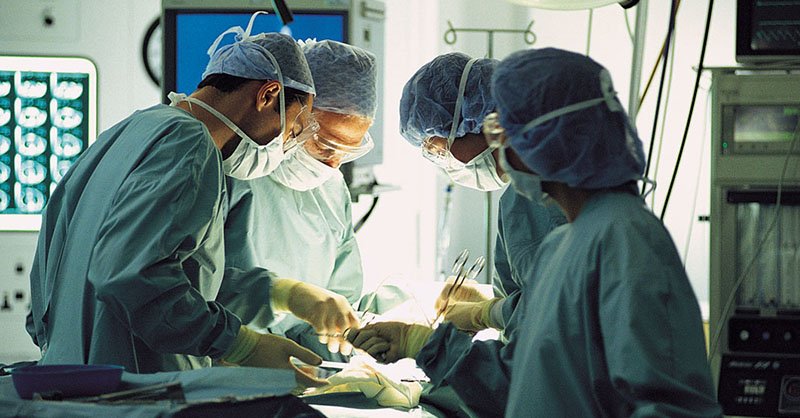 Un intervento cardiovascolare complesso e di successo all’ospedale di Eboli