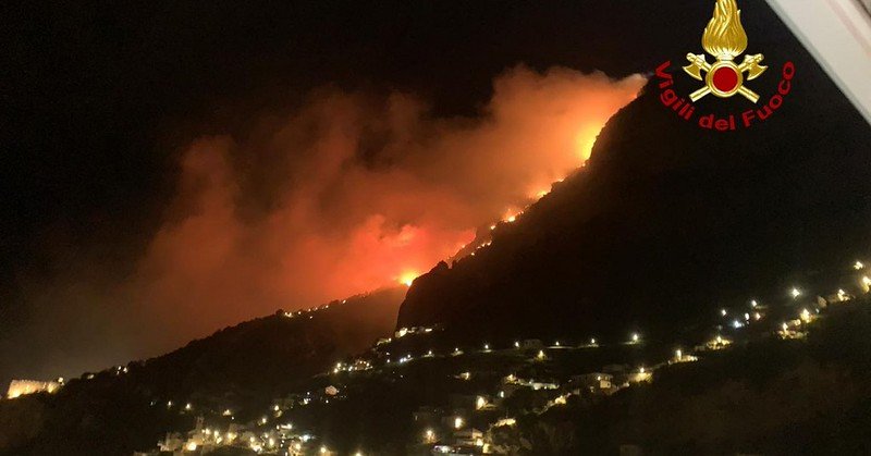 Incendi sui Monti Lattari: assessora Zabatta sottolinea una “regia” dolosa