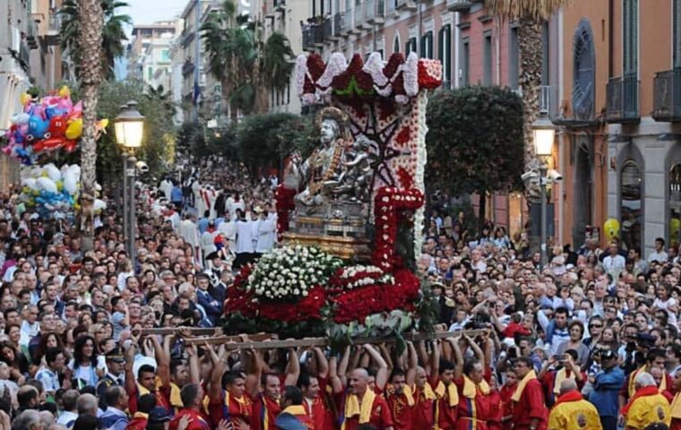 Salerno celebra San Matteo con messa, processione e fuochi a mare