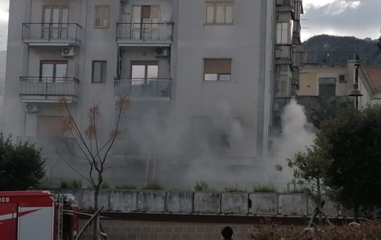 Incendio a Cava de’ Tirreni: mamma e figlia condannate a 10 mesi per incendio in concorso