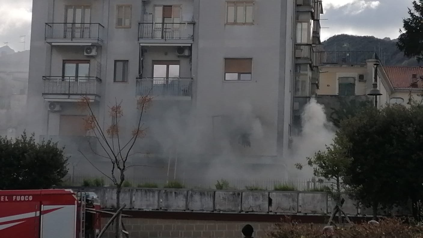 Incendio a Cava de’ Tirreni: mamma e figlia condannate a 10 mesi per incendio in concorso