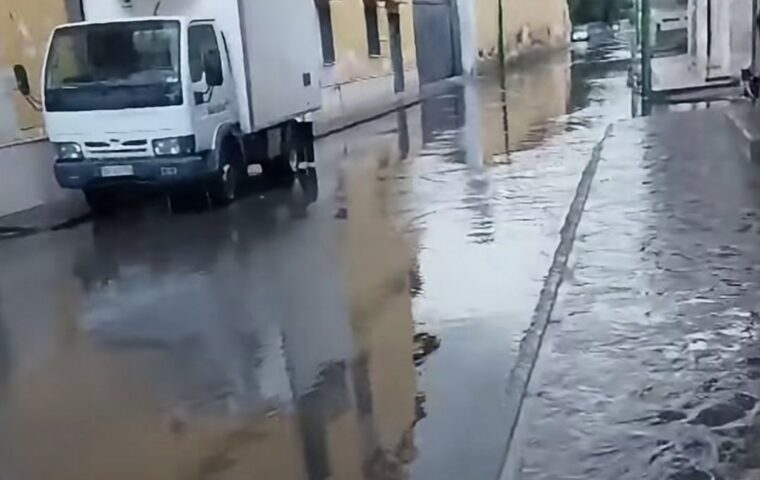 Pioggia a Scafati, strade allagate e disagi scolastici: cittadini chiedono interventi