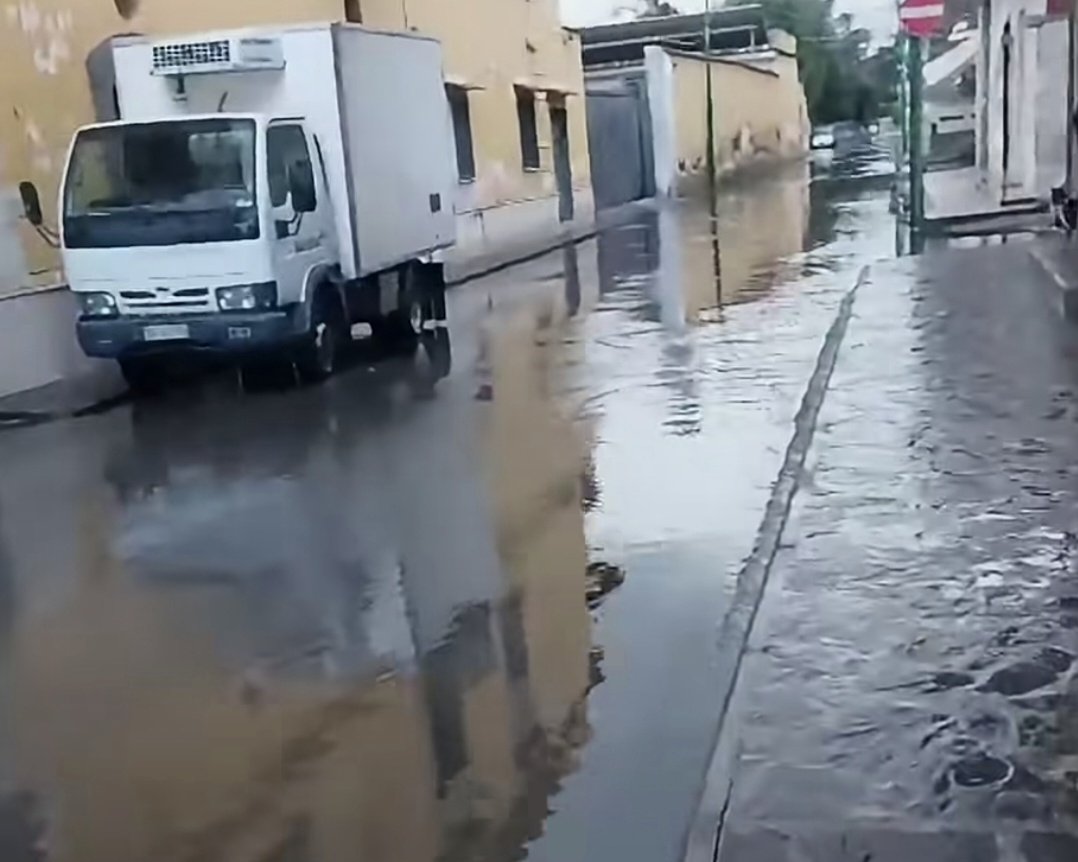 Pioggia a Scafati, strade allagate e disagi scolastici: cittadini chiedono interventi