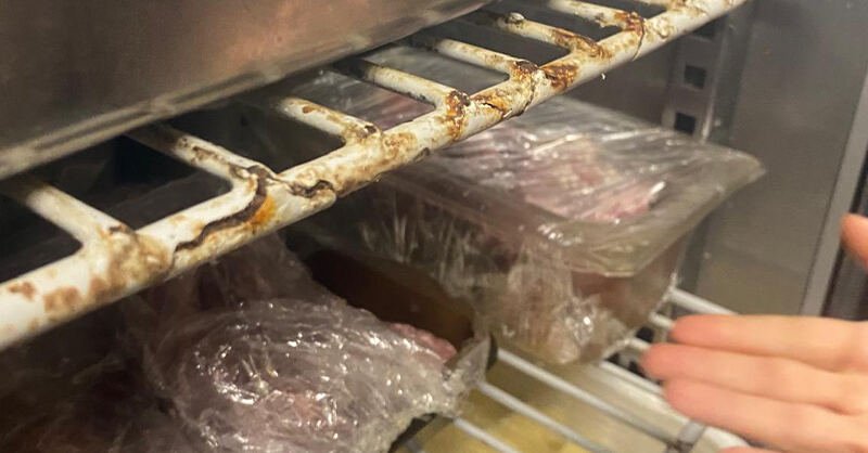 Due ristoranti chiusi per carenze igieniche e lavoro nero a Salerno