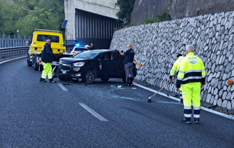 Incidente sull’A3: auto si ribalta in direzione Cava de’ Tirreni, soccorsi in corso