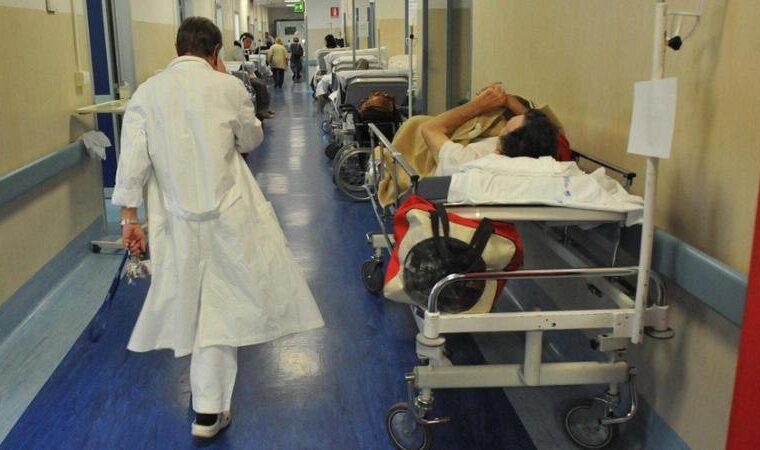 Presunta truffa a nome di Differenza Donna: donna si presenta in ospedale per raccogliere fondi