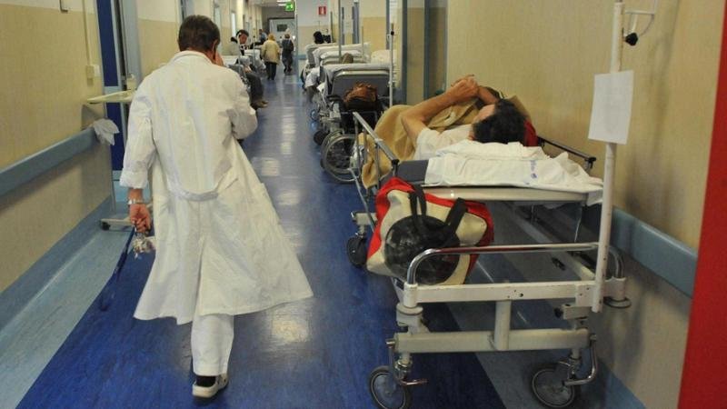 Presunta truffa a nome di Differenza Donna: donna si presenta in ospedale per raccogliere fondi