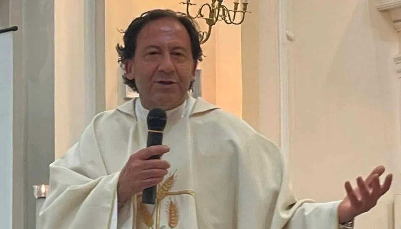 Don Antonio Mancuso lascia Angri, torna a Sarno per nuovo ministero