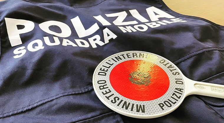 Arrestato a Salerno per detenzione di droga: 44 involucri di cocaina e 17 di eroina trovati in scooter