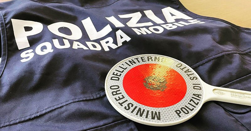 Arrestato a Salerno per detenzione di droga: 44 involucri di cocaina e 17 di eroina trovati in scooter