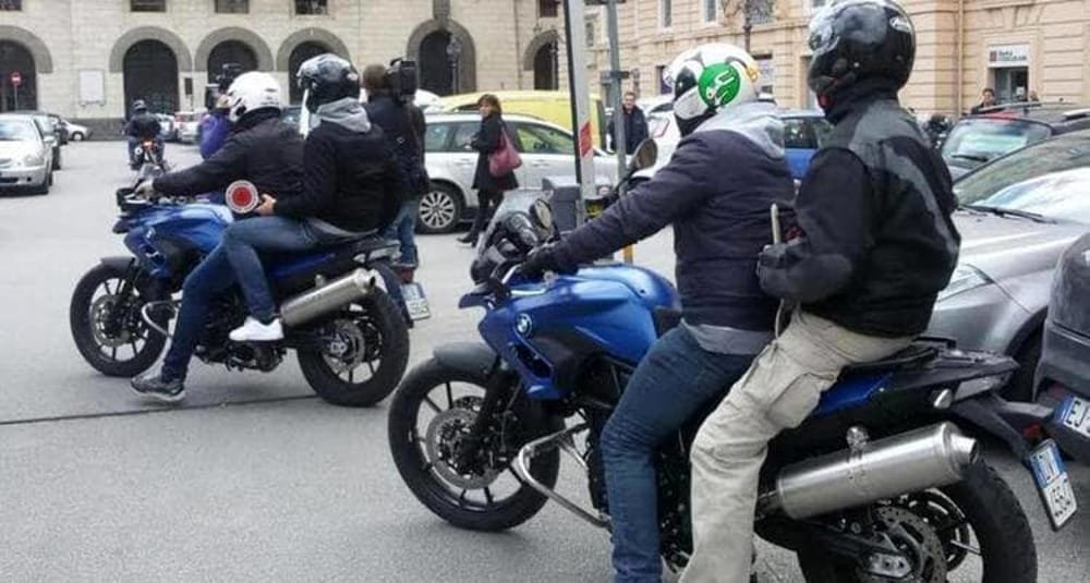 Salerno, 26enne già ai domiciliari arrestato per spaccio dopo aver lanciato involucro con droga dalla finestra