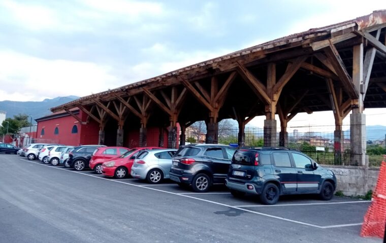 Demolizione tettoia storica stazione ferroviaria: ex sindaco chiede sospensione