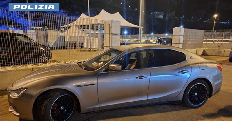 Sequestro di una Maserati rubata al porto di Salerno, denunciato il conducente