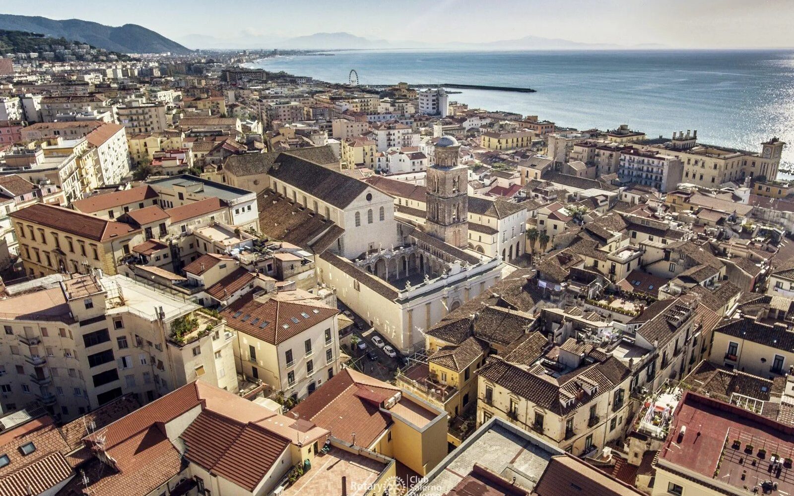 Uomo denunciato per aggressione a Salerno, compagna soccorsa in ospedale