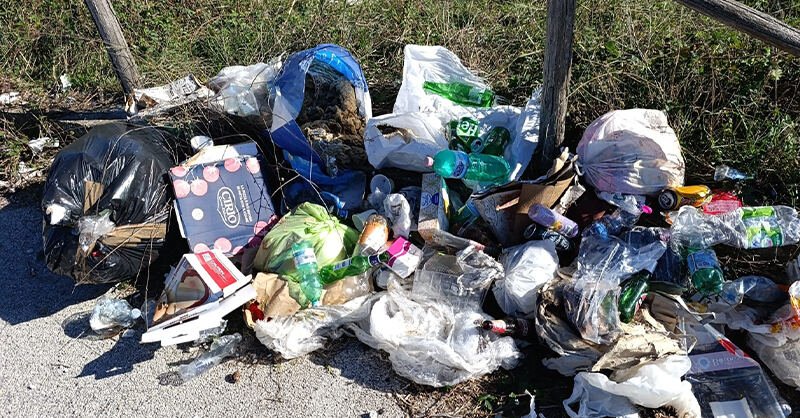 Rifiuti abbandonati a Sala Consilina: Guardia Agroforestale segnala inquinamento e chiede interventi
