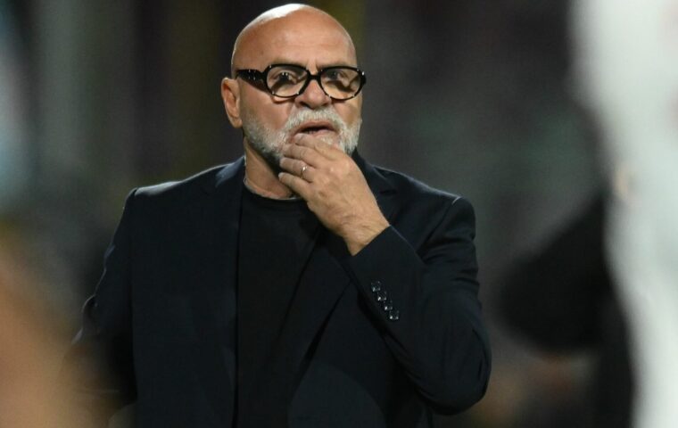 Salernitana, il futuro di Cosmi in bilico dopo la riunione in sede