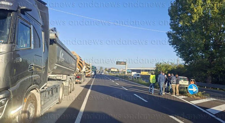 Protesta degli autotrasportatori nel Vallo di Diano per caro carburante e carovita