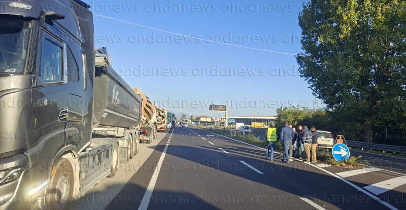 Protesta degli autotrasportatori nel Vallo di Diano per caro carburante e carovita