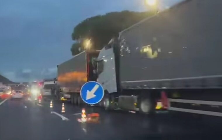 Protesta autotrasportatori, Salerno in tilt: code e distributori a secco tra A30 e A2